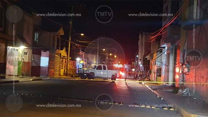 Muere baleado en los brazos de su novia