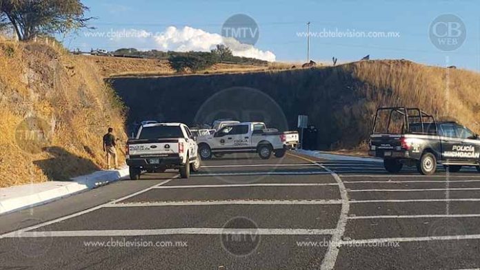 Abandonan camioneta con un muerto en San Agustín del Maíz