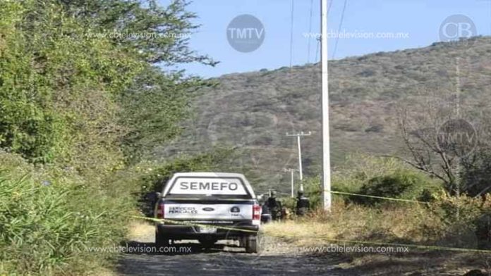 Encuentran a un hombre baleado en un predio de Zamora
