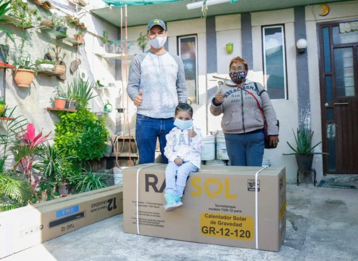 Encabezó Miguel Paredes entrega de Materiales al 50% en beneficio de los uruapenses