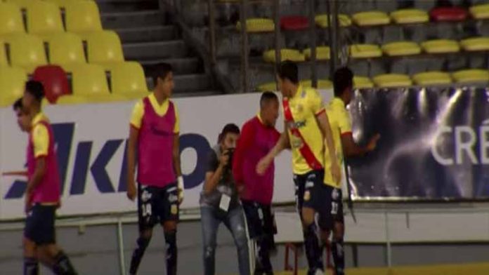 Los Canarios vencen por la mínima y avanzan a cuartos de final