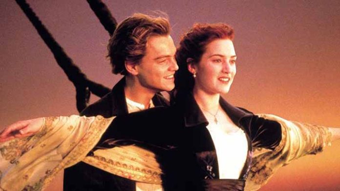 Pareja muere ahogada tras intentar recrear escena de “Titanic”