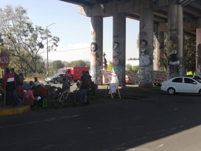 Se elevan a cuatro mil 935 contenedores varados en Lázaro Cárdenas por tomas en las vías del tren