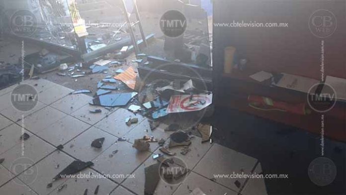 Más de 20 normalistas arrestados por destrozar caseta de Occidente