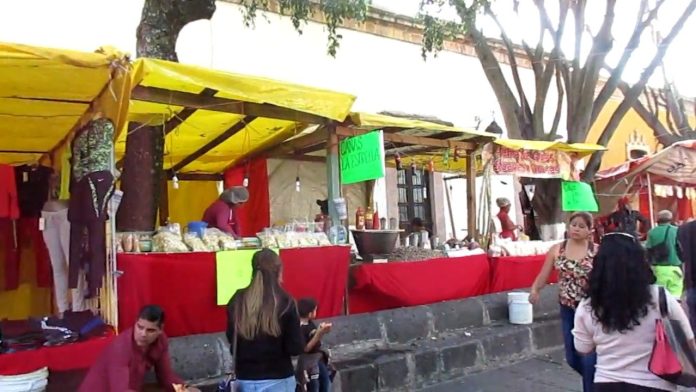 Comerciantes piden al gobierno los deje trabajar