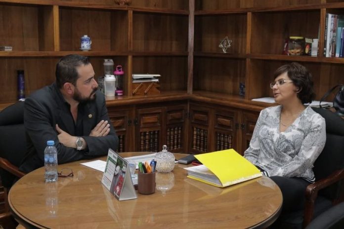 Humberto González acuerda con Diana Carpio acciones para prevenir enfermedades por tolvaneras