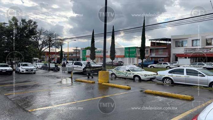 Matan a taxista a pocos metros de la alcaldía de Uruapan