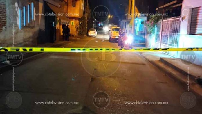 Balean a ocupantes de una camioneta, al oriente de Uruapan