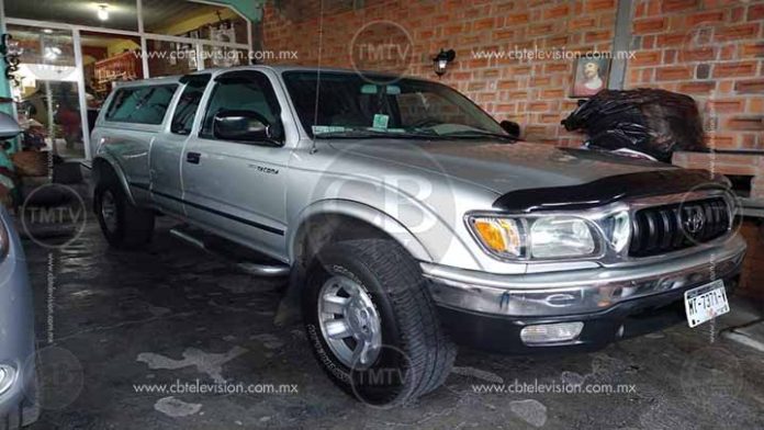 Le roban su camioneta al jefe de bomberos de Zinapécuaro en calles de Morelia