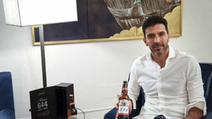 Cervecera regala botellas a porteros a los que Messi les marcó gol, para celebrar su récord
