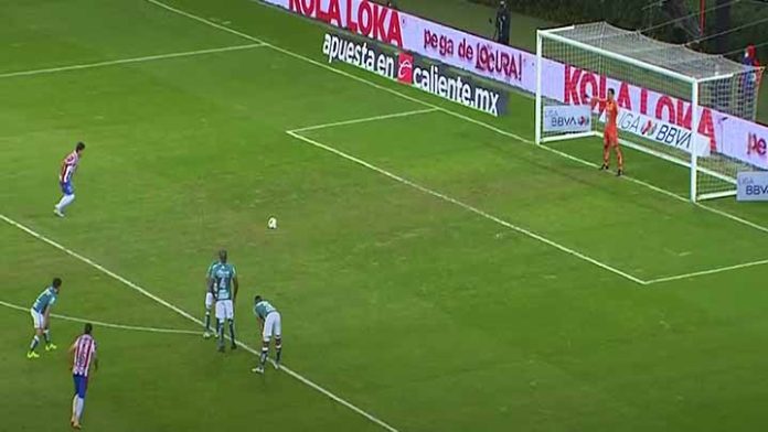 Chivas y León empatan en la ida de las semifinales