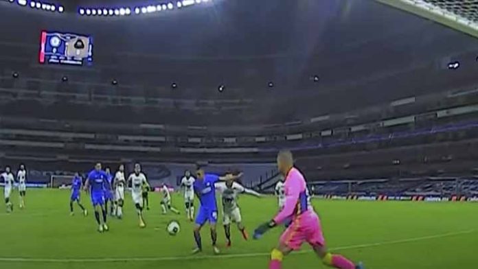 ¿Este año es el bueno? Cruz Azul golea a Pumas en la ida de la semifinal