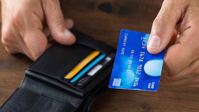 Bancos deberán pagar intereses a titulares de tarjeta de débito que sufran robos: SCJN