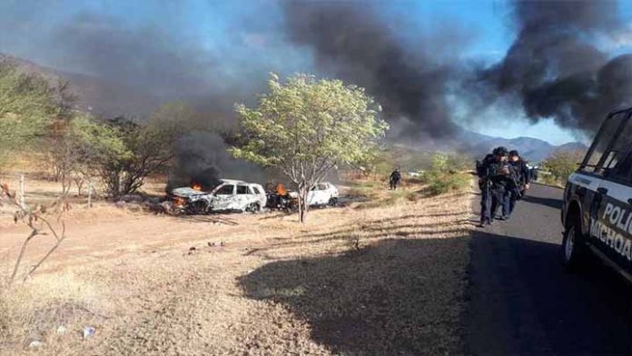 Y de nuevo la gente armada en Michoacán