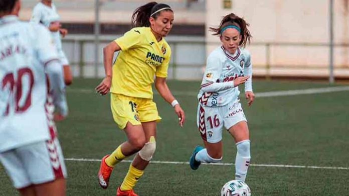 Mexicana marca su primer gol en el fútbol español