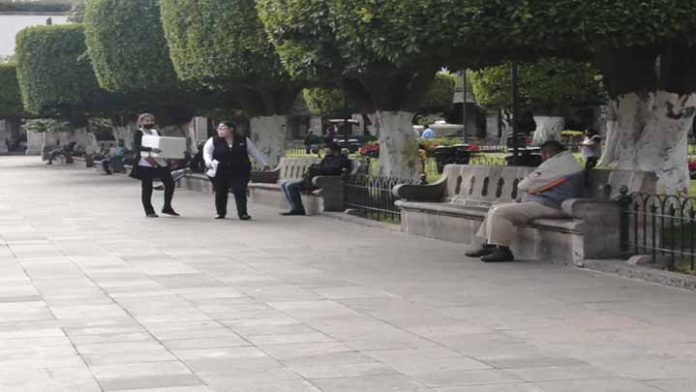 Ciudadanos esperanzados con vacuna contra el Covid-19 y a favor del cierre total dominical