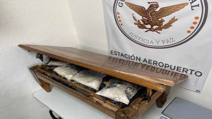 GN asegura mesita de madera en Morelia, tenía oculto más de dos kilos de droga