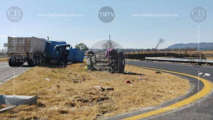 Identifican a los tres muertos en el choque de camión y auto