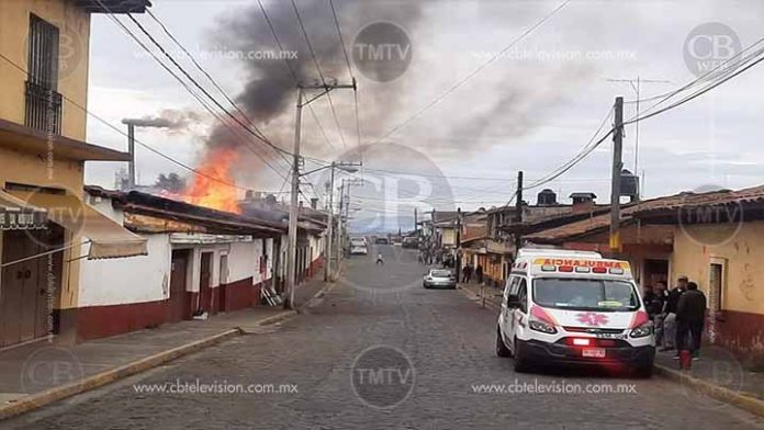 Se quema pizzería en el centro de Acuitzio del Canje