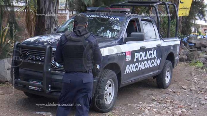 Circulaba a exceso de velocidad en un auto robado y lo detiene la policía