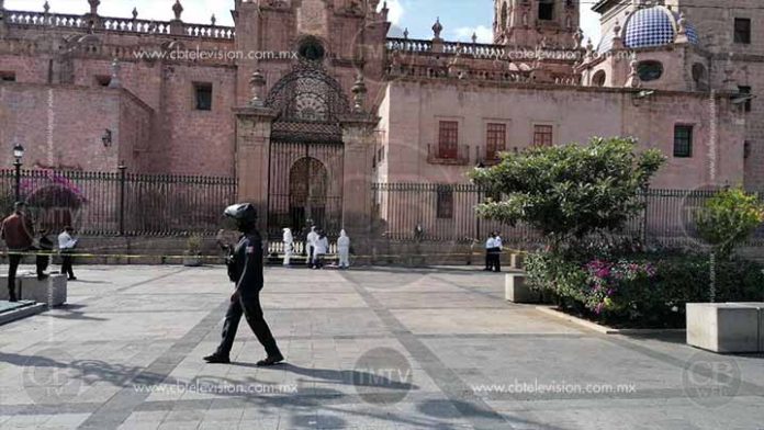 Muere hombre en silla de ruedas en la puerta de Catedral de Morelia