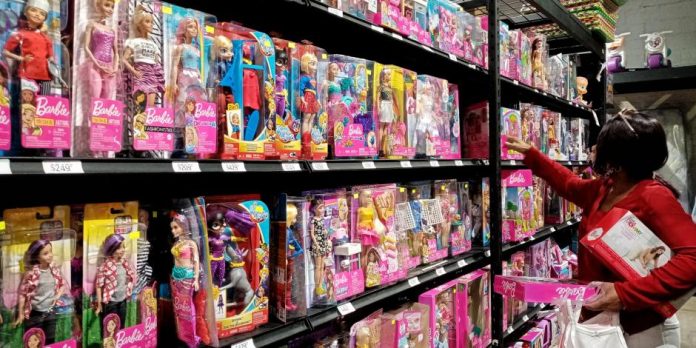 Panorama difícil para jugueteros y Reyes Magos; juguetes aumentan su costo.