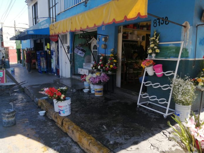 Por Covid-19 vendedores de flores enfrentan crisis económica