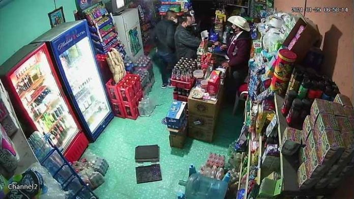 Abuelito no se salvó de que lo atracaran en su miscelánea de Morelia