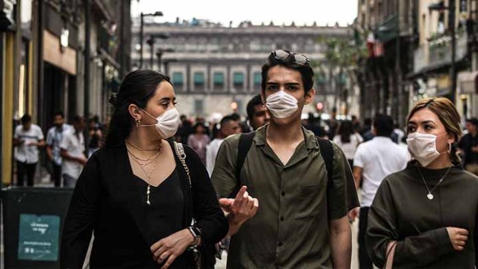 Proponen expertos de la salud de Estados Unidos utilizar dos cubrebocas