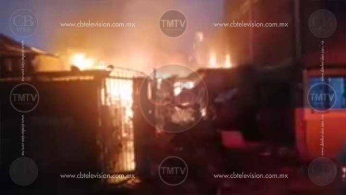 Infernal incendio en la col. Fco. Villa de Uruapan