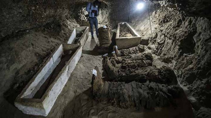 Encuentran momias y amuletos egipcios en Alejandría