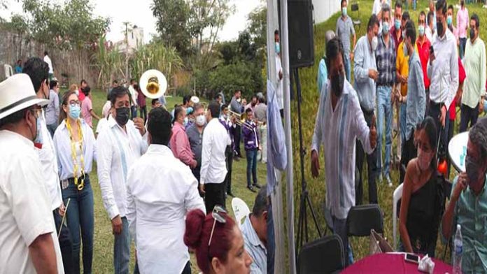 Félix Salgado Macedonio celebra su cumpleaños con todo y banda