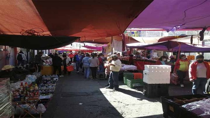 Niega ayuntamiento permisos para cambio de día en la instalación de mercados