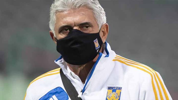 El Tuca podría ser suspendido tras fumar en jornada dos