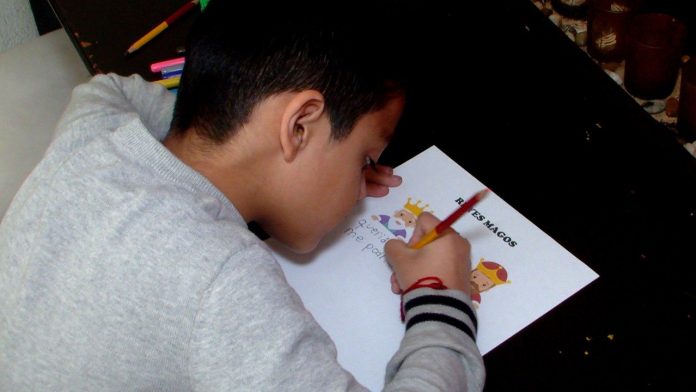 El pequeño Iker pide salud y amor para las familias a los reyes magos