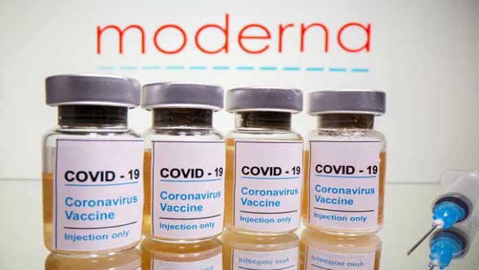 Detienen a farmacéutico que a propósito habría echado a perder 57 dosis de vacuna anticovid
