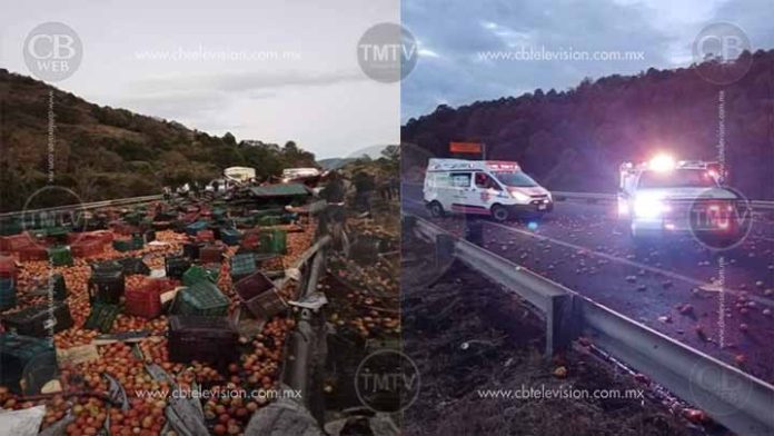 Muere chofer de torton cargado de jitomate en la Siglo XXI