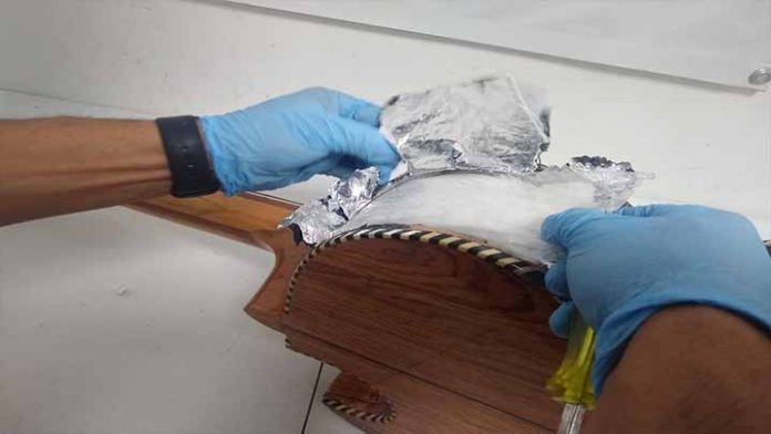 Incautan guitarra con 250 mil pesos en droga sintética en Morelia