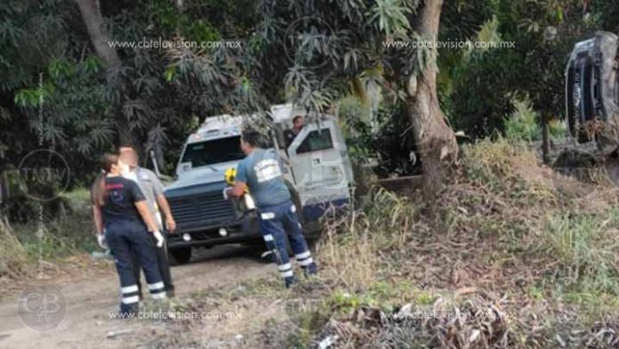 Dos custodios lesionados al volcar camioneta Panamericana