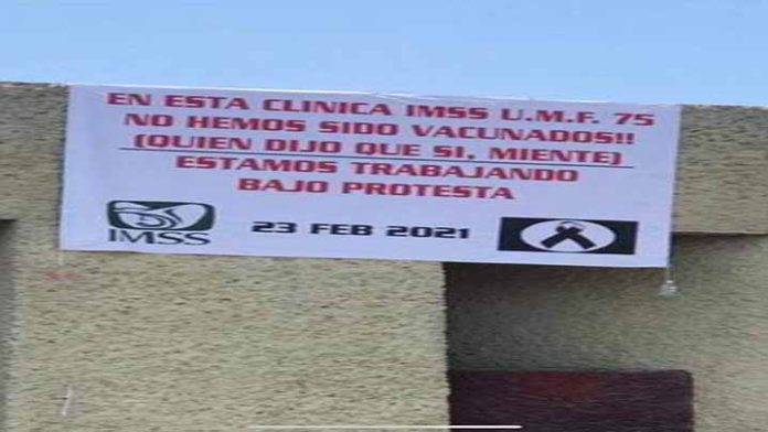 A falta de vacunación personal de la salud trabaja bajo protesta