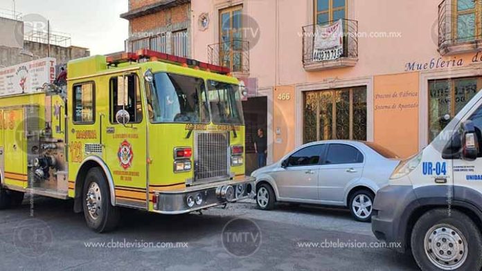 Conato de incendio de vehículo dentro de autolavado en Morelia