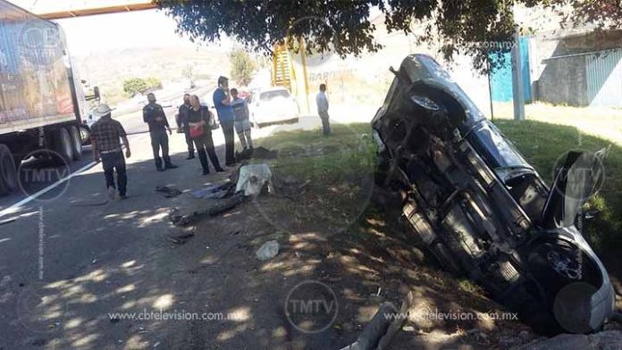 Camionetas destruidas deja choque en Cuto del Porvenir
