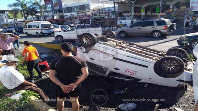Volcadura deja mujer lesionada en Lázaro Cárdenas