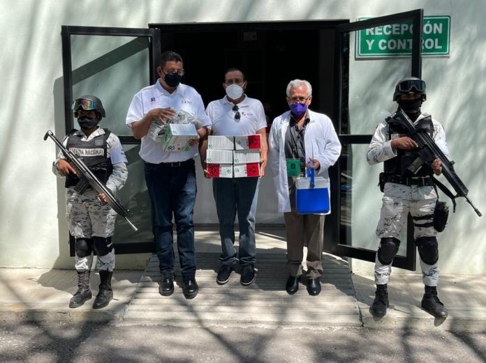 Aplicarán más de siete mil vacunas a médicos de unidades estatales
