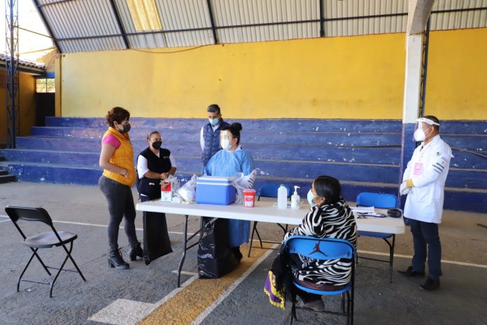 Faltan más de 321 adultos mayores de 60 años por vacunarse contra Covid-19