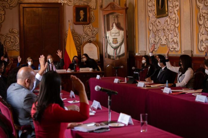 Cabildo de Morelia, autoriza 3 meses de sueldo extra para presidente y regidores
