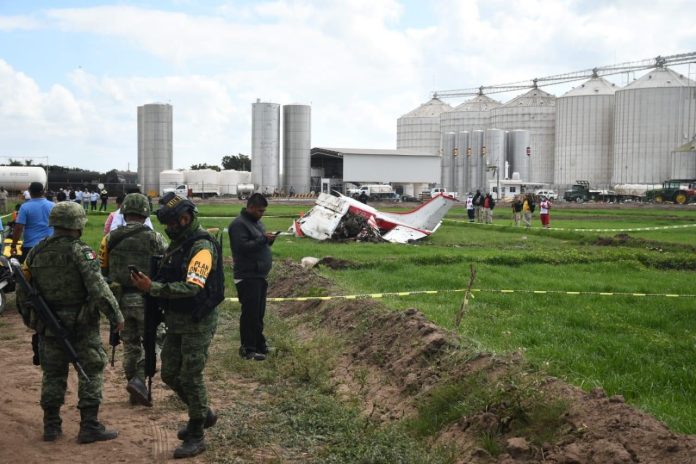 Cae avioneta en Navolato Sinaloa; fallecen dos adultos y un menor