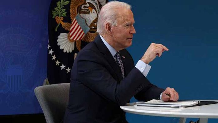 Biden tunde a México por no admitir a familias que son deportadas