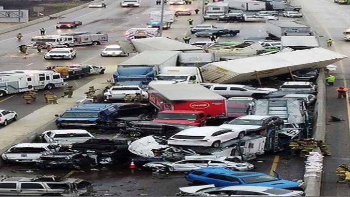 Carambola de 100 automóviles en Texas deja 6 muertos