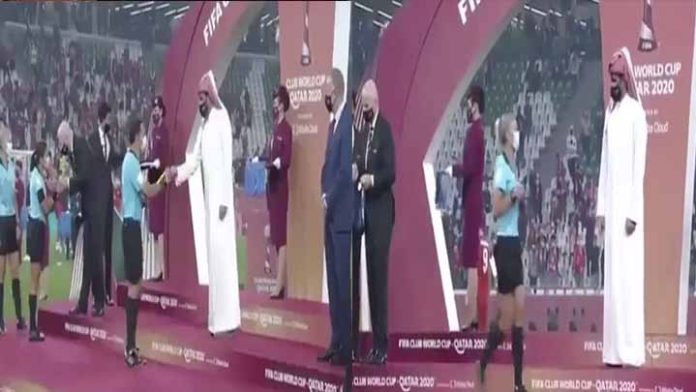 Jeque catarí niega saludo a silbante mujer en el Mundial de Clubes